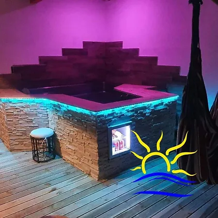 Guest house Le13depic, Gite, Spa, Sauna, Piscine, Massage, Repas, Adult Only Saint-Romain-le-Puy