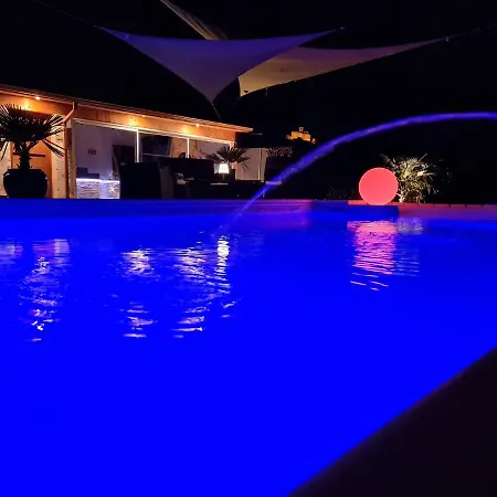 Le13depic, Gite, Spa, Sauna, Piscine, Massage, Repas, Adult Only * Saint-Romain-le-Puy