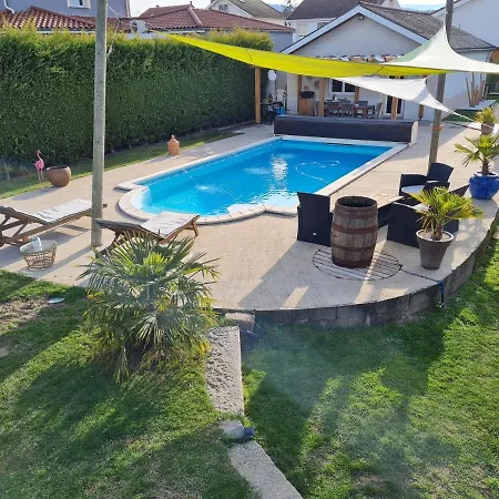 Le13depic, Gite, Spa, Sauna, Piscine, Massage, Repas, Adult Only Guest house Saint-Romain-le-Puy